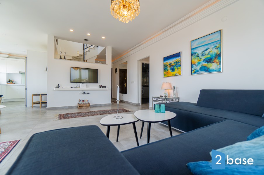 Image of Alcon 15 Sea and Castle view
