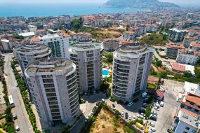 Image of Vesta garden pool view