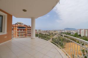 Image of Orange Garden sea and castle