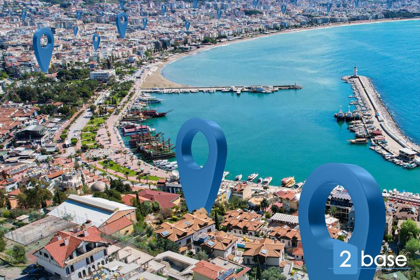 Alanya, Turquía: Vista de la ciudad costera con puerto, playas y casas de vacaciones, perfecto para unas vacaciones relajantes.