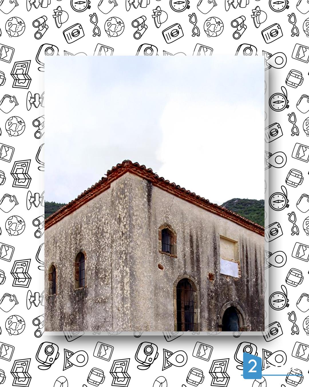 Stara kamena zgrada sa lučnim prozorima u Alanji, Turska, koja evocira historijski šarm.